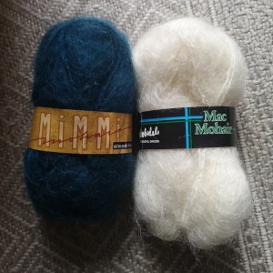 Billigt garn (Mohair)  - Två oanvända garnnystan i mohair. Den blåa är mohair-akrylblandning, den vita är mohair-ull. Säljs tillsammans. 