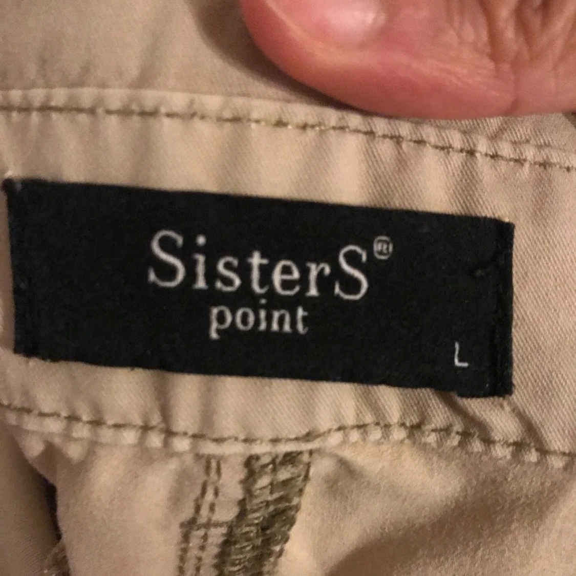 Beige shorts från Sisters Point - 90