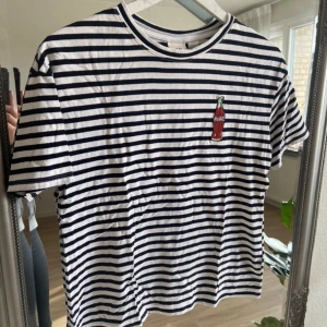 T-shirt med coca cola logga - T-shirt med coca cola logga.
