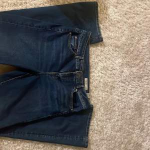 Bootcut jeans köpta på Vinted. Jag är 168 som referens