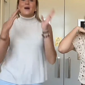 Jätte snygg tröja💗 - Jättefin tröja med hög krage från zara, den är i storlek L men passar mig perfekt som har storlek S, fråga  privat för egna bilder💗