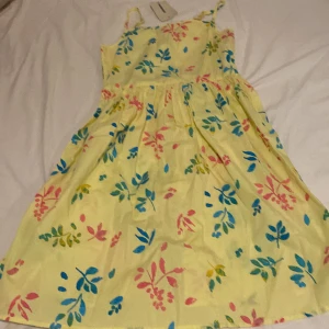 Klänning  - Aldrig använt helt ny