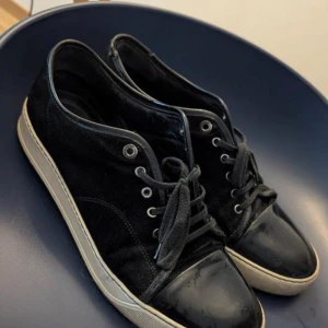 Lanvin skor - Lanvin skor Skick 7/10 Finns mycket liv kvar i dem! Endast skorna