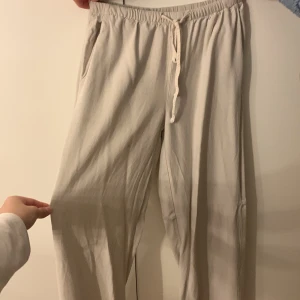 Gina tricots linnebyxor. - Gina tricot linnebyxor. Jätte fina men säljs pga att de inte kommer till användning. 
