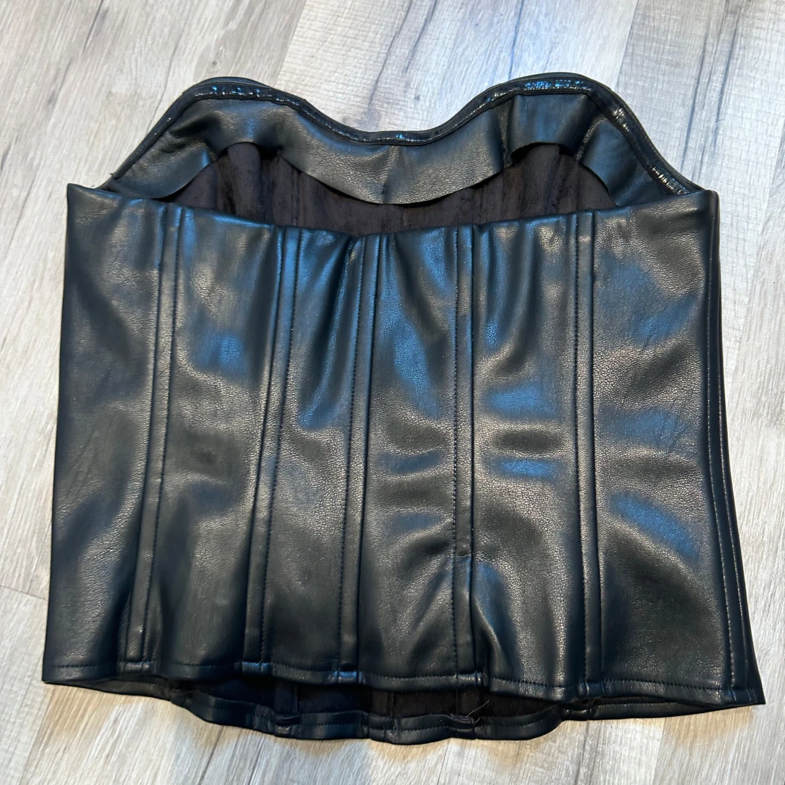 Svart skinntopp från NA-KD X Ida Carlsson - 91