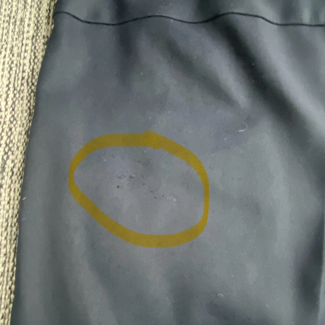 Mörkblåa byxor i strl 42 från Hugo Boss - 93