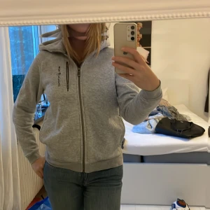 Sail Racing fleecetröja  - Jätte snygg och jätte bra skick men använder inte längre. 