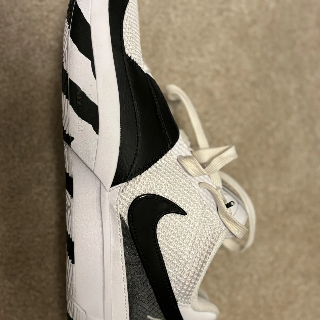 White and black Ja 1 - 92