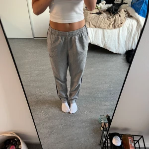 Adidas mjukisbyxor - Herrstorlek tror jag men passar bra på mig😊