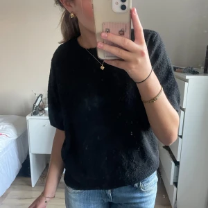 Stickad tshirt  - Stickad tshirt storlek m men sitter mer som en S!💕