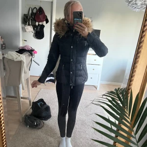 Rock and blue jacka  - Super snygg och varm perfekt till vintern!! Inga tecken på användning.