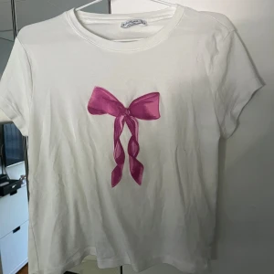 Rosett tröja  - Jättesöt tröja köpt i Spanien 🇪🇸 säljer pga används inte 🫶🏼