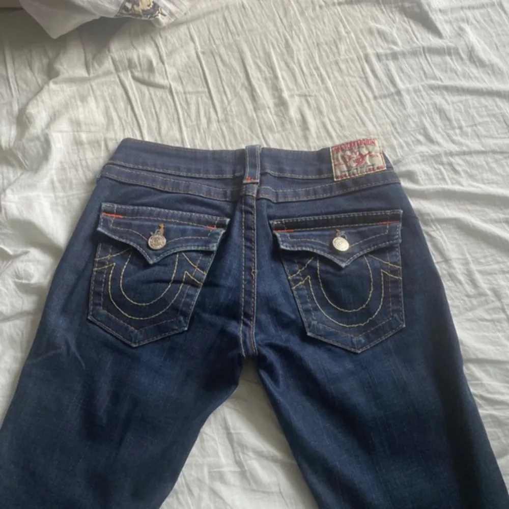 Jeansen är i bra skick och har inte använt den, har lite bootcut. Jeans & Byxor.