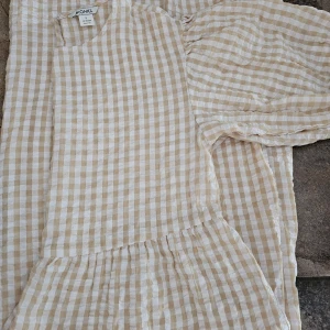 Monki klänning - Jättefin och skön Monki klänning av 100% bomull. Stl.S. Bara använd vid ett par tillfällen.