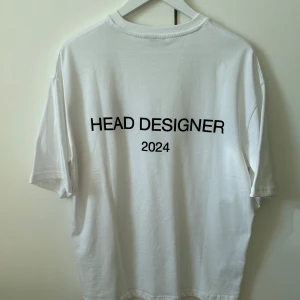 Helt ny T-shirt med tryck ifrån Zara - Helt ny T-shirt med tryck ifrån Zara stl M