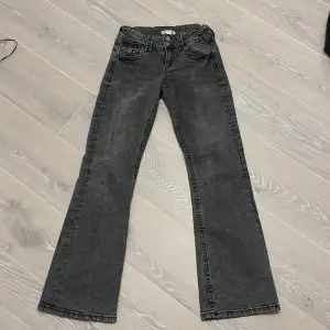 Gråa jeans från Gina Tricot. Storlek 158.