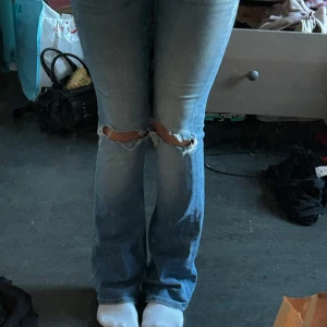 crocket jeans - As snygga men tyvärr blivit för små🥲 midje mått 34/35 cm innerbens längd 77cm