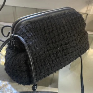 Handväska  -  Rymlig och snygg väska ifrån Beck södergaard 💕Fick väskan men säljer då den inte va min stil. Alltså i nyskick.   Skriv vid frågor !!💕Pris kan diskuteras  Nypris 800:-  