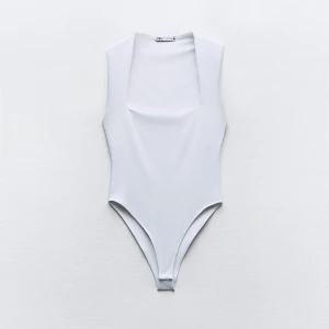 Zara body - Vit body från Zara. Helt ny & helt oanvänd! 