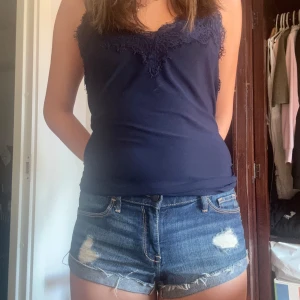  Abercrombie and Fitch low shorts - Dessa short har jag köpt i costa rica och har inte kommit till andvänding de är i perfekt kondition💕💕