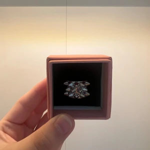 Edbald Peak Ring - Edblad Peak Ring, fick när jag fyllde år men är i felstorlek💖