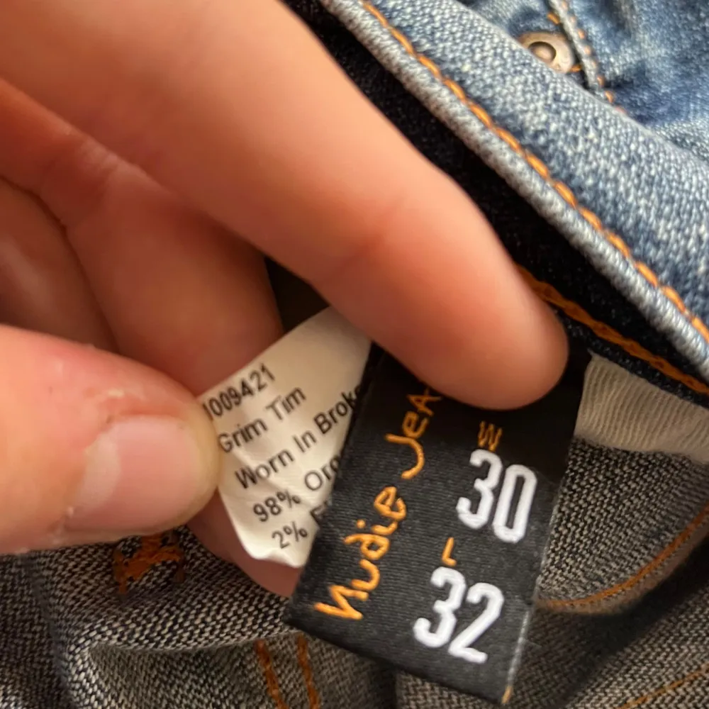 Säljer dessa sjukt feta Nudie jeans i modellen Grim Tim (slim) utmärkt skick utan defekter. Storlek W30 L32. Nypriset ligger på 1600 kr. Frågor eller funderingar är det bara att höra av sig!. Jeans & Byxor.