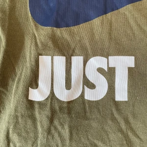 Nike T - Bra skick 9/10  Använd en gång men det märks inte Skriv gärna vid mer frågor.