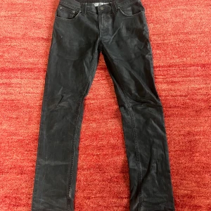 Nudie jeans - Säljer nu dessa feta nudie jeans, storleken är 30/32 och modellen är Lean Dean. Tveka inte att höra av er vid fler frågor och funderingar⚡️💥