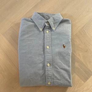 Ralph Lauren skjorta - Ljusblå Ralph Lauren skjorta | Size XS | Hör av dig vid minsta fråga eller fundering//