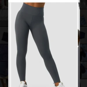 Grå träningstights - Nimble v-shape tights anthracite från ICIW💖 använda en gång!! Superfina och väldigt skönt material!! 