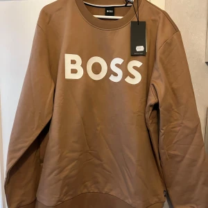 Hugo Boss tröja  - Helt ny tröja från Hugo Boss, storlek xl men passar L . Nypris 1799kr 