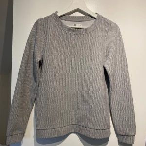 Tröja grå - Priset är alltid diskuterarbart🌸 grå sweatshirt från Cubus en storlek S. Använd fåtal gånger men är i gott skick