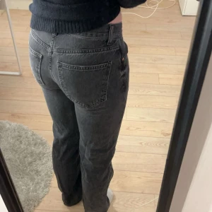 Low straight jeans - Lågmidjade raka jeans från Gina💕nypris 500kr