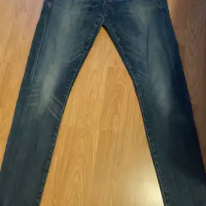 Mörk blåa Ralph lauren jeans. Jag är 180 och dom passar mig perfekt! Pris kan såklart diskuteras