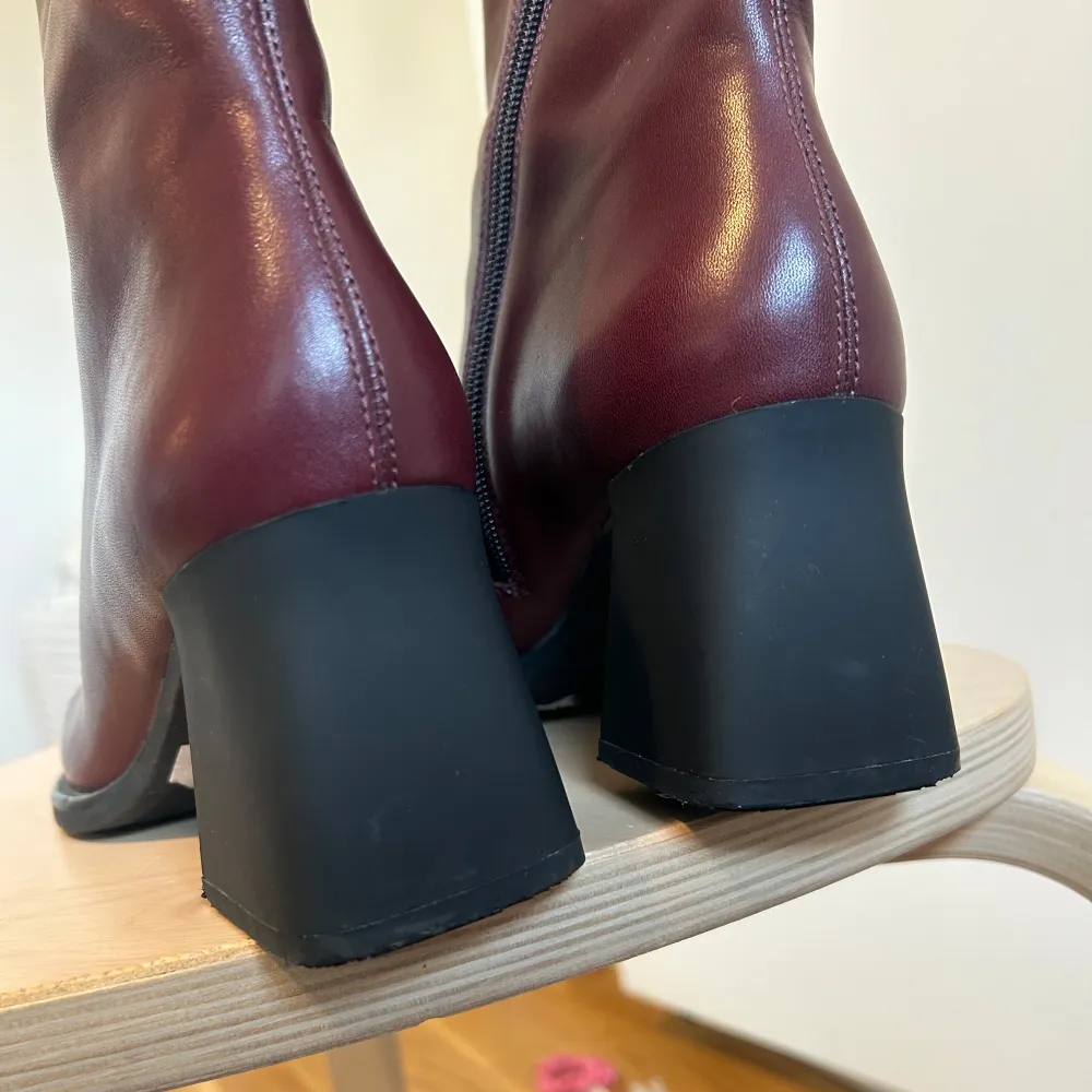 Burgundy/red vagabond “Hedda” boots in size 37. Only worn a few times ! . Skor.