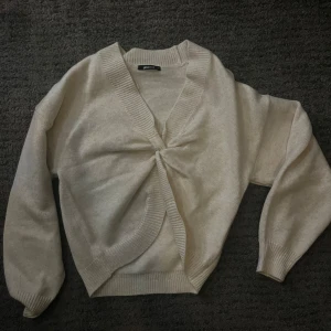 Gina tröja  - Tröja med öppning vid magen tyvärr knappt använd