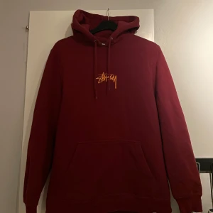 Stussy Hoodie - Skön stussy hoodie i strlk S och väldigt bra skick! Pm vi frågor eller funderingar!