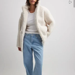 Vit teddyjacka nakd - Kan ta egna bilder om det önskas❤️ nypris 999 & säljer den för 500