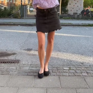 Ballerinaskor i spets - Ballerinaskor i spets, som nya. Skulle säga att de även passar 36,5 och 37 som jag har.