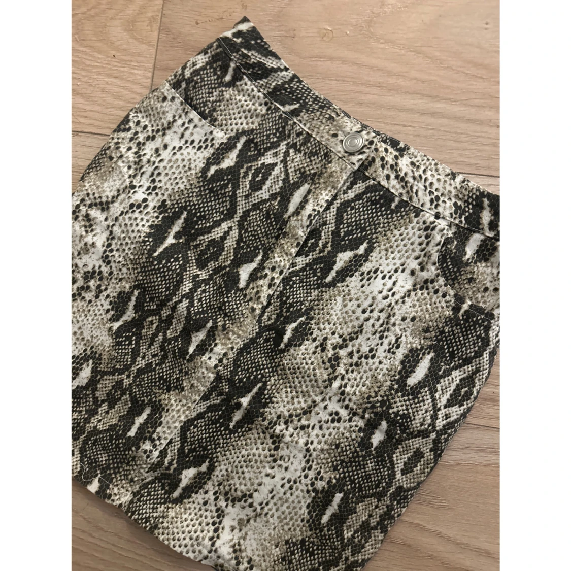 Ormmönstrad kortkjol, strl 34 - 2