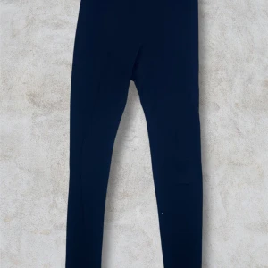 Svart Helly Hansen Underställ Set - Svart Helly Hansen Underställ Set. Storlek M. Nyskick, använd endast ett fåtal gånger. Postar alltid inom 24h och priset kan diskuteras vid en snabb affär!