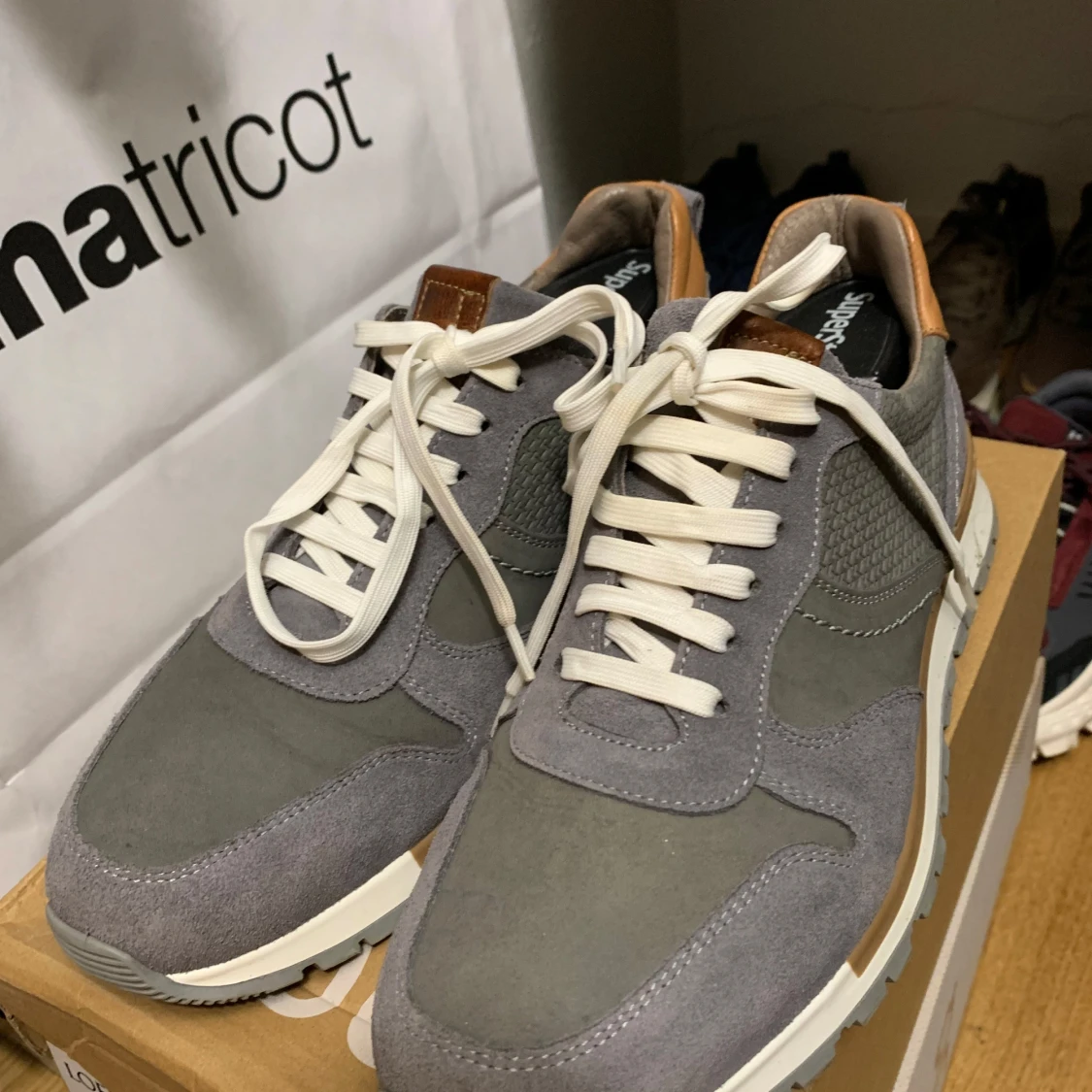 Grå sneakers från No Stress