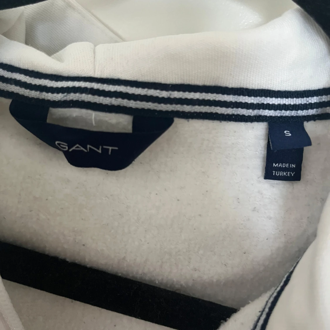 Vit unisex kofta från GANT - 1