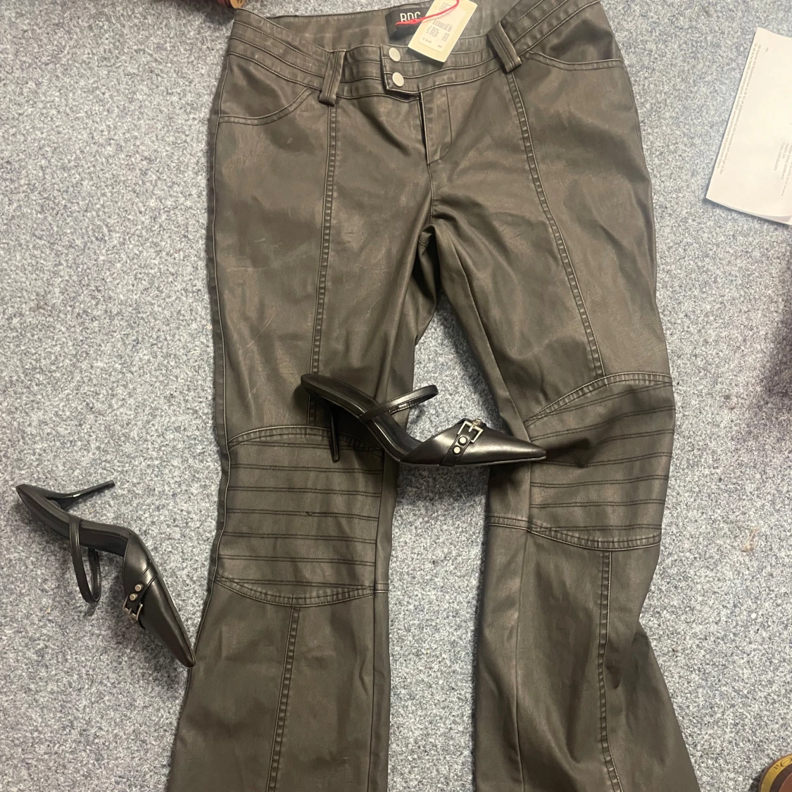 Bruna byxor från BDG