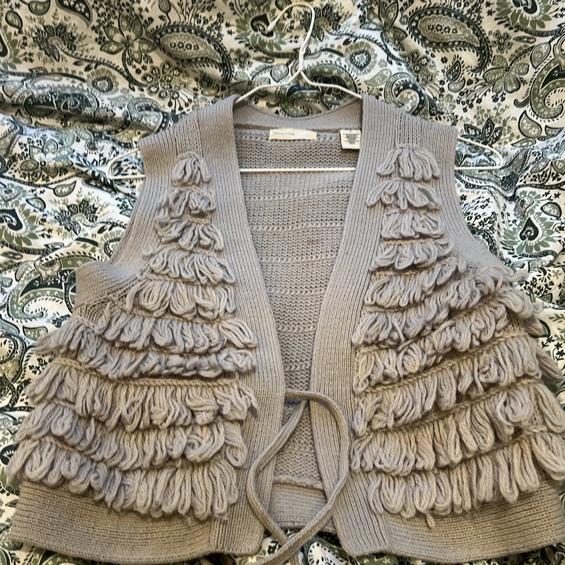 Grå stickad väst från Sleeping on Snow - 1