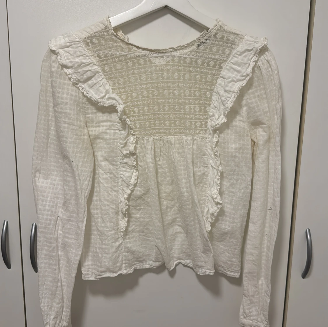 Vit långärmad blus 