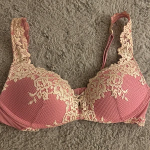 Intimissmi bh - Säljer en helt ny intimissmi bh använd  endast 1 gång, men tyvärr inte passade 💞💞