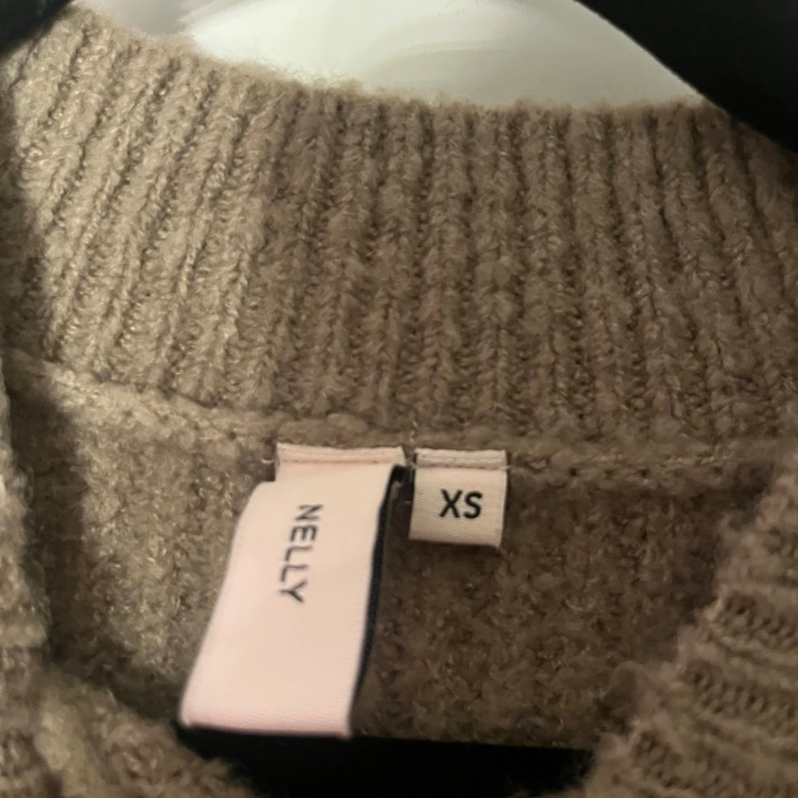 Beige stickad tröja från Nelly - 1