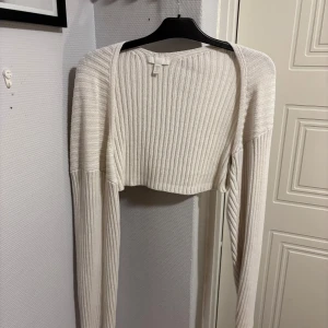 Vit ribbad bolerotopp från H&M - Fin bolero🩷