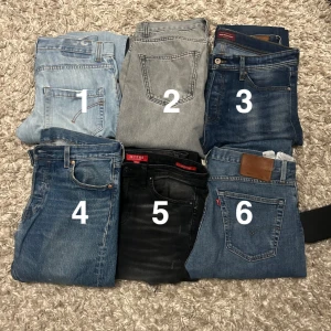 Samling av jeans  - Tja säljer nu lite jeans. styck kostar de 300 om du vill köpa mer än två blir de 250 styck. Köper du alla blir det 1200.  Kontakta gärna mig om mer information behövs😊